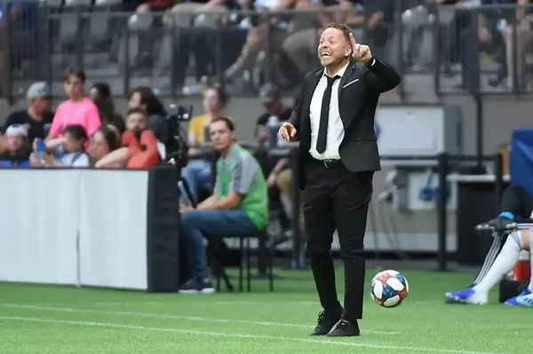 Despite the opinion of the fans, who consider that Bair and Cavallini do not complement each other well, coach Dos Santos trusts them a lot.