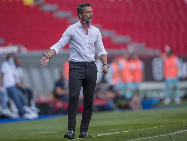 Diego Cocca confirmed that one of his best players could not see action in the Clásico Tapatío