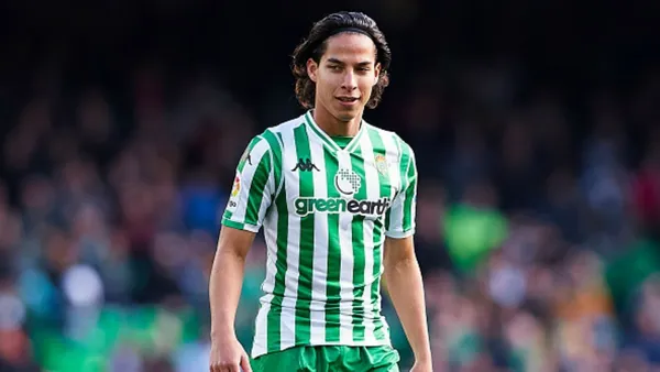 Diego Lainez would say goodbye to Betis, other club is willing to pay 2 million dollars for the Mexican.