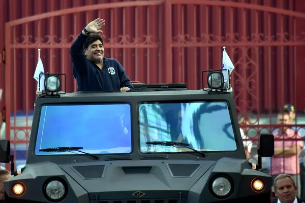 Diego Maradona's inheritance has many assets but not everyone knew that he had 7 luxury cars and the strange place where he had them.