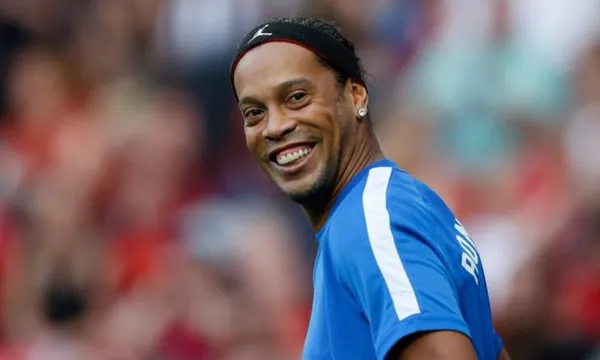 Dinho played two seasons at Paris Saint Germain but the second one was way worse than the first one.