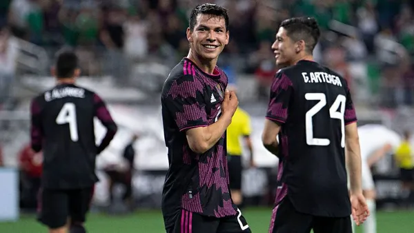 During the concentration of the Mexican National Team, Hirving, the Chuky Lozano, surrendered to the public who came to greet them, and shared a few minutes that will remain forever in the heads of the fans.