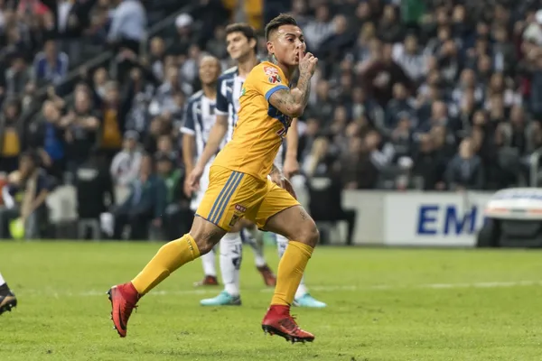 Eduardo Vargas announced today that he will join Brazilian Atletico Mineiro after playing at Tigres for six years.