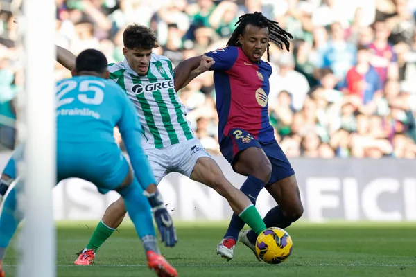 Follow with us minute by minute the match between Real Betis and Barcelona of the 16th round of La Liga in Spain.