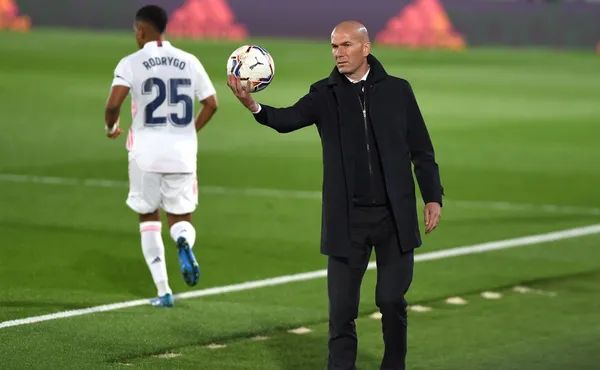 Football takes many turns and at this point anything can happen. There are rumors that the French coach is learning English and everything indicates that he will be Manchester United's new manager.