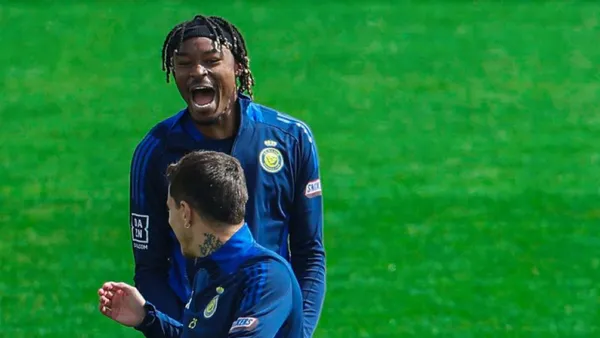 French defender took advantage of a free kick to score his team's 2-0.