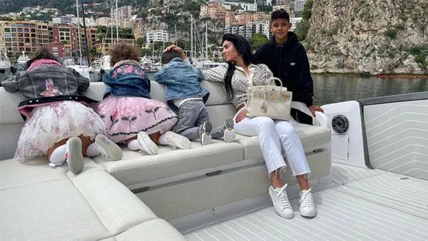 Georgina Rodríguez, along with Cristiano Ronaldo's children, dazzles Monaco with their luxury yacht