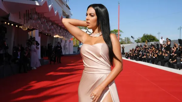 Georgina Rodriguez enjoys her workout routine, Cristiano Ronaldo's girlfriend surprises with her workout.