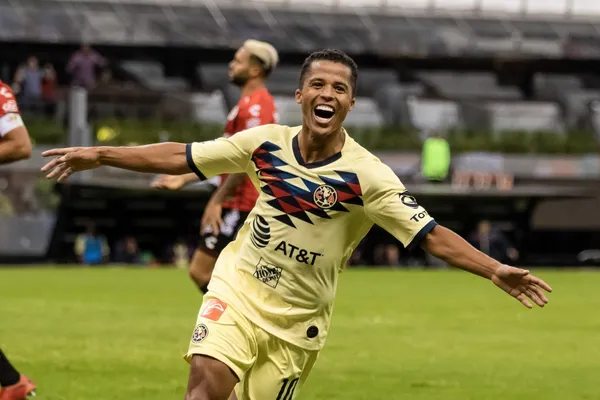 Giovani Dos Santos has some chances of leaving club América to play the next tournament in Monterrey.