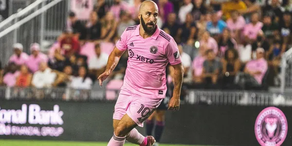 Gonzalo Higuaín has a great time in the MLS