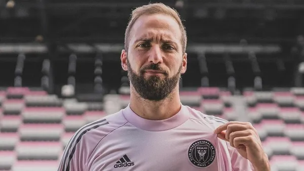 Gonzalo Pipita Higuain completed the week of suspension against Orlando City and Diego Alonso can count on him again.