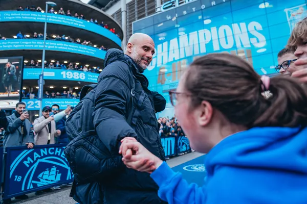 Guardiola showed off alleged fans who always come up to him to ask for autographs
