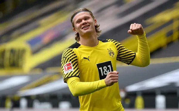 Haaland posed on his social networks with the jersey of the club that's a fan