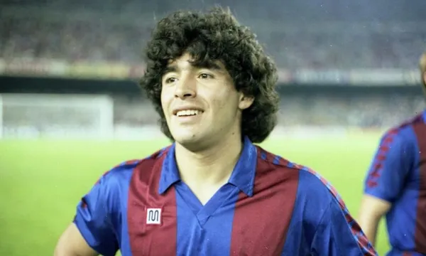 He played with Diego Maradona at FC Barcelona and talked about who was better, if him or Lionel Messi, and after listing their differences he came to a conclussion.