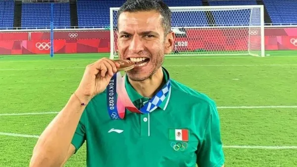 He won the bronze medal with El Tri in Tokyo Olympics.