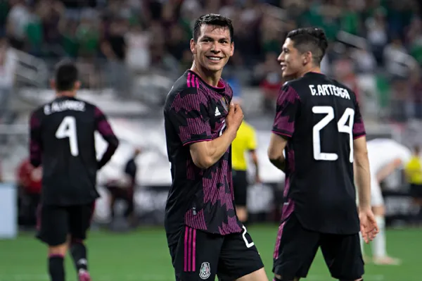 Hirving Lozano was the great figure of the Mexican National Team against Iceland and his wife didn't hesitate to congratulate him