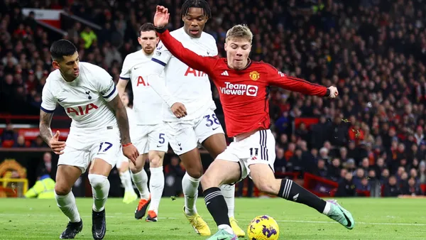 Hojlund scores the first goal in the game in the 3rd minute!