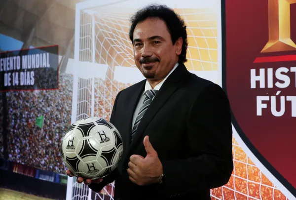 Hugo Sanchez did not keep anything and criticized the Tri player harshly.