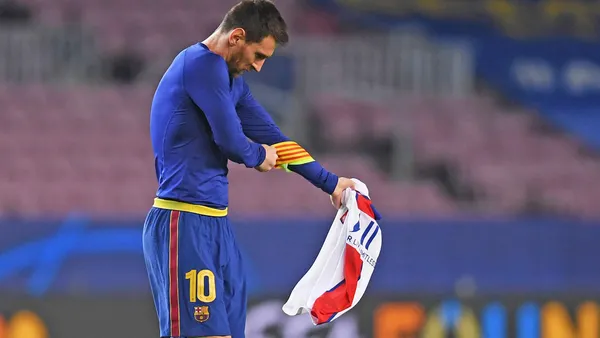 Hundreds of fans gathered this Sunday at Le Bourget airport to receive Leo, but for now he has not appeared. According to the French press, the Argentine would still arrive on Monday.