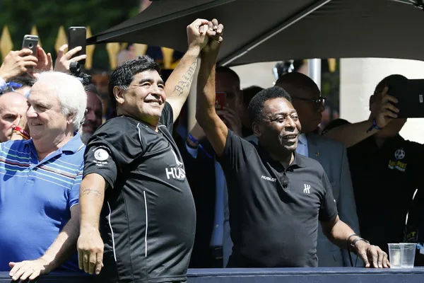 If there are two players who marked the history of football forever, they were Pele and Maradona and that is why the Brazilian said goodbye to Maradona after learning of his death.