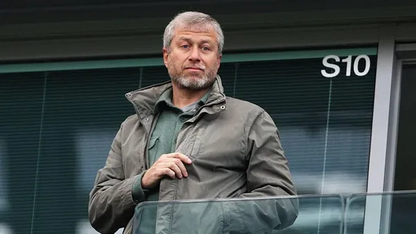 In an official statement published on Chelsea's website, Roman Abramovich, the club's owner for the past 20 years, has informed that he has decided to hand over the administration of the institution to the charity foundation.
