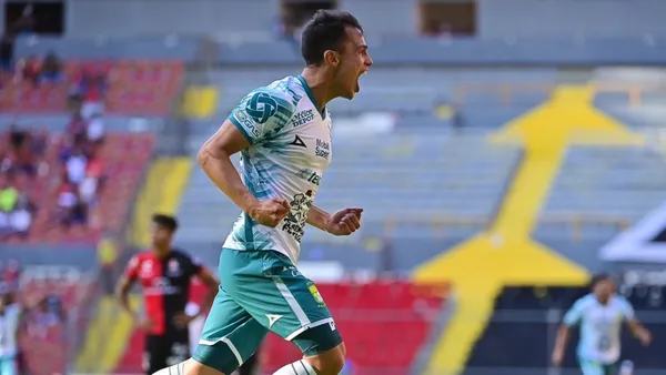 In Round 6 of Liga MX 2022, the Rebaño Sagrado almost rescued a valuable draw, but the Esmeraldas' left-back ruined their afternoon.