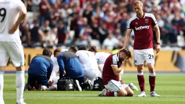 In the duel of West Ham vs Burnley, a terrible play took place.
