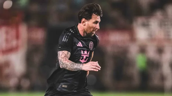 Is This the Worst Tackle in Friendly History?. Photo: Instagram