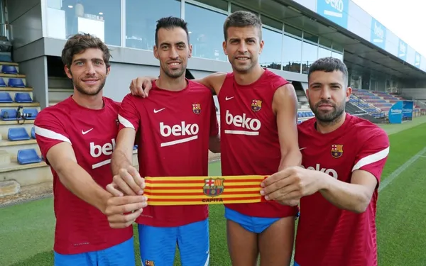 It is already official. The Barça club announced its new distribution of those who will wear the captain's armband, which was in the hands of Leo since 2018. Alba, the new guest.
