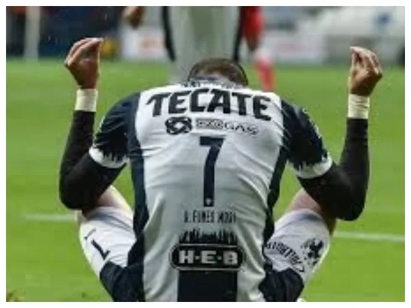 Javier Aguirre is not convinced with the naturalized Mexican forward Rogelio Funes Mori