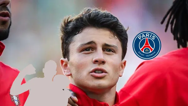 João Neves sings the Portugal national anthem while a mystery player is below him and the PSG badge is next to him. (Source: DeadlineDayLive X)