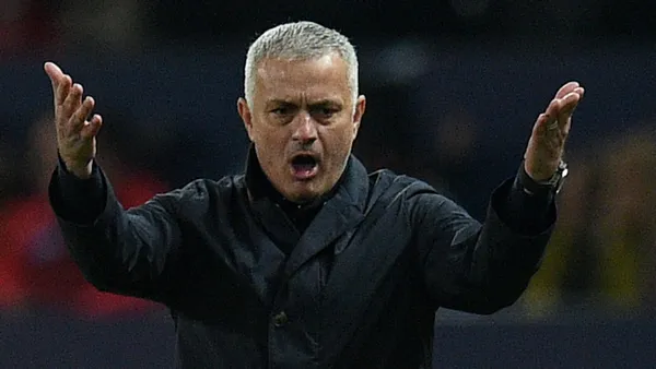 Jose Mourinho is livid at his player because after being taken out of the pitch, he did not stay with his teammates but left the stadium and left home.