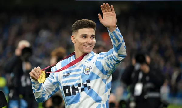 Julián Álvarez has offers from Real Madrid and FC Barcelona. Look at his position on whether or not to continue at Manchester City.