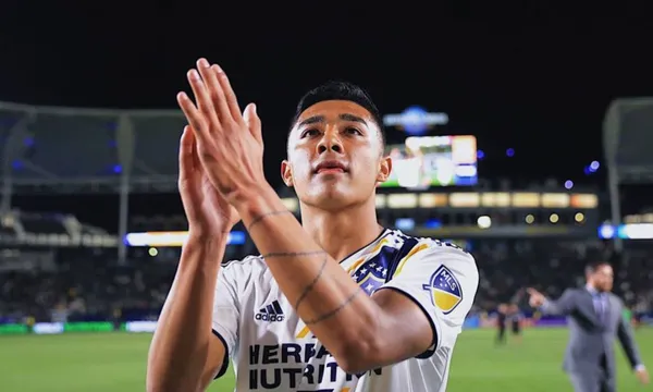 Julián Araujo, the young Los Angeles Galaxy's right back and one the best talents of the MLS, was born in the US but his parents are Mexicans.