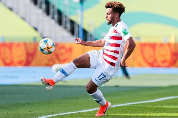 Konrad de la Fuente is the first US-born footballer to play in Barcelona. His debut was on September 12th, in a friendly game against Club Gimnàstic de Tarragona .