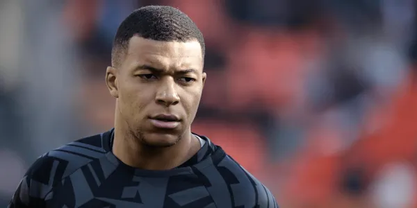 Kylian Mbappe can't believe his team is falling down like this.