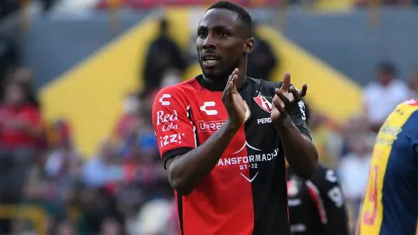 Las Águilas need a striker that can score consistently.