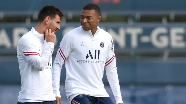 Lionel Messi and Kylian Mbappé are two of the most important footballers in the world today. They both play for PSG, but with totally different characteristics: even physical.