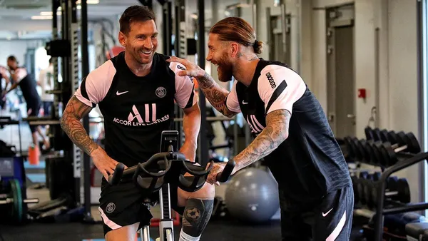 Lionel Messi and Sergio Ramos show mutual warmth in the PSG dressing room. However, there are traces of the rivalry when they played in Barcelona and Real Madrid