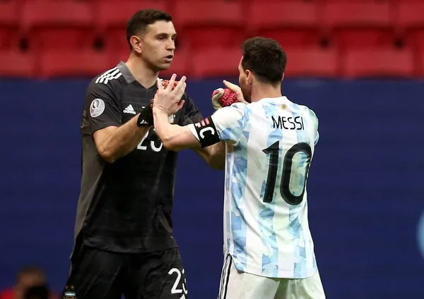 Lionel Messi has called his Argentine teammate Emiliano Martinez as the best goalkeeper in the world ahead of his PSG teammates.