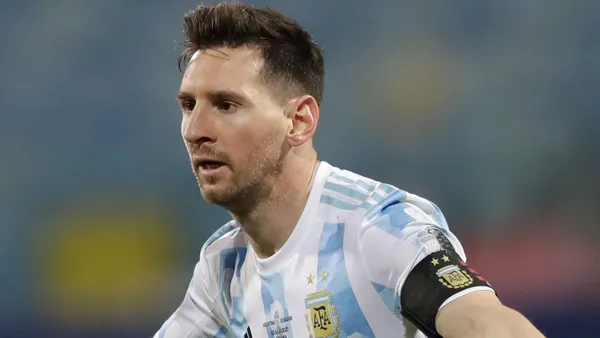 Lionel Messi has posted a picture to send a message to football fans in Argentina that he supports his boyhood club Newell's Old Boys in Argentina.