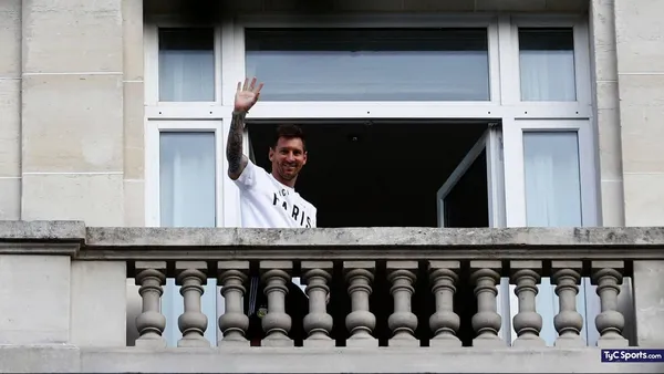 Lionel Messi is minutes away from signing with PSG and the best player in the world and his family arrived in Paris and will stay in one of the most expensive hotels in Paris where each night costs more than 14 thousand Euros.