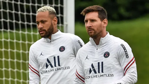 Lionel Messi is set to make his debut for PSG today against Reims in the Ligue 1. His girlfriend Antonella Roccuzzo and his 3 children Thiago, Mateo and Ciro will be there. Who are the other celebrities that will watch Messi against Reims?