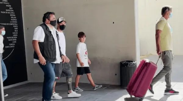 Lionel Messi returned to Barcelona with his family. Neymar is also back and both did not participate in the last PSG duel and took a few days to rest and visit his friend Luis Suarez.