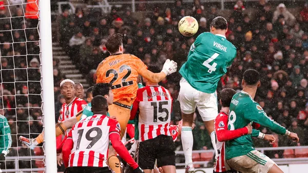 Liverpool beat 1-0 Sunderland in the Stadium of Light - X @LFC