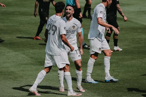 Los Angeles Galaxy beat Los Angeles Football Club in their classic match