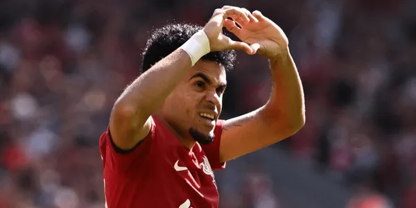 Luis Díaz, Bukayo Saka and Raheem Sterling, included in the shortlist for Best Goal of the Month.