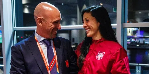 Luis Rubiales had a controversial gesture with the player Jenni Hermoso