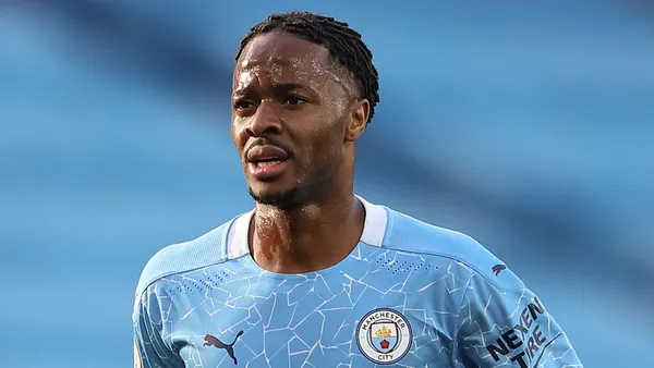 Manchester City has offered a salary increase to Raheem Sterling to ignore advances from Barcelona and Arsenal to stay at the Eyihad Stadium.