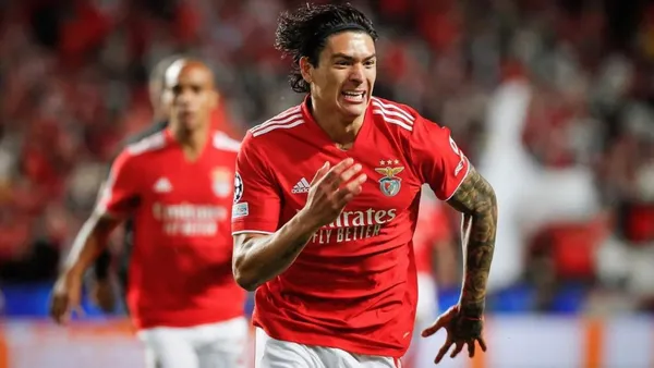 Manchester United are looking to add a new striker to help Cristiano Ronaldo.